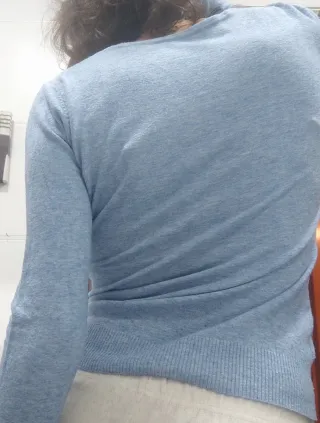 Jersey azul con detalles brillantes