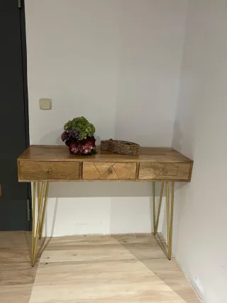 Consola / escritorio de madera con patas metálicas