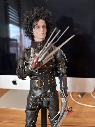 Figura Eduardo Manostijeras