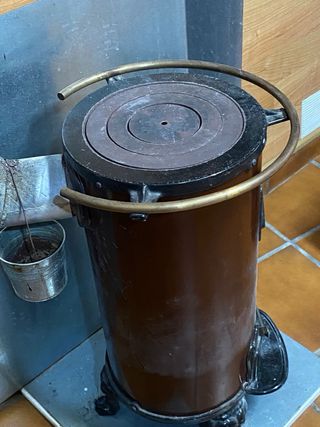 Estufa leña Hergom Hierro Fundido Marrón Negra