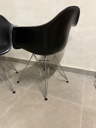 Coppia di poltrone Vitra Dar Nero