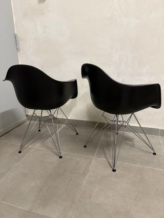 Coppia di poltrone Vitra Dar Nero