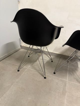 Coppia di poltrone Vitra Dar Nero