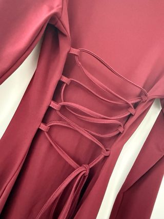 Vestido rojo con cordones