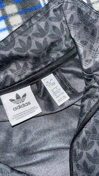 Chaqueta Adidas con estampado