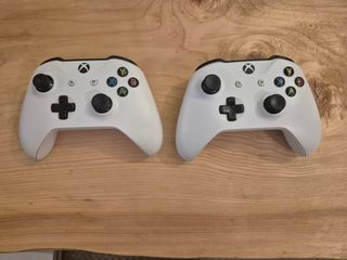 Xbox One S con 2 mandos – funciona perfecto