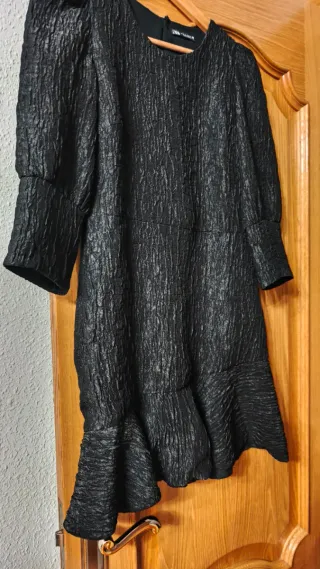 Vestido Zara negro con textura