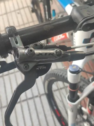 Bicicleta Cube 29 Carbono