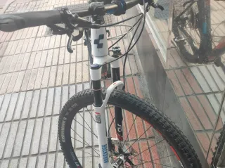 Bicicleta Cube 29 Carbono