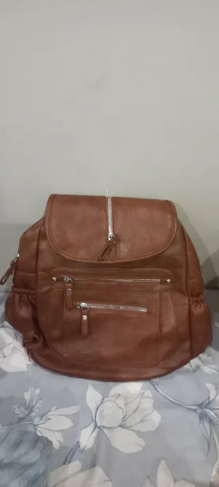 Mochila de cuero marrón