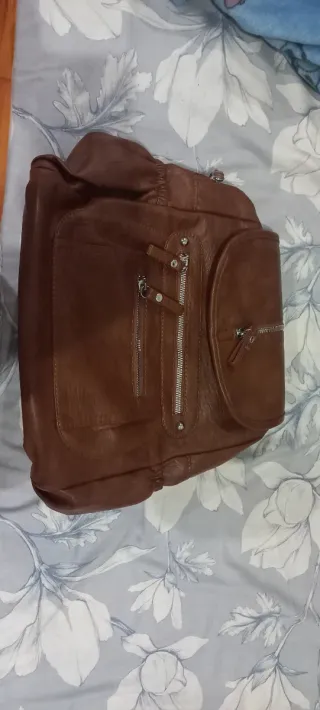 Mochila de cuero marrón