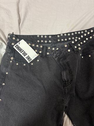 Pantalones One Dilema Negros con Tachuelas