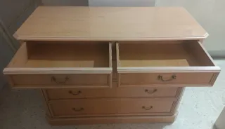 Cómoda vintage de madera en excelente estado