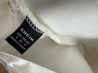 Falda blanca con volantes