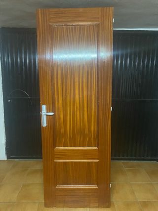 Puerta de madera interior