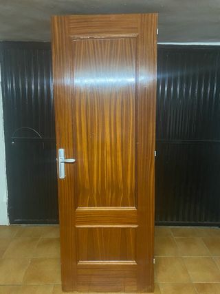 Puerta de madera interior