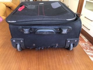 Maleta de viaje pequeña negra