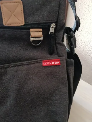 Bolso Skip Hop para carro gris