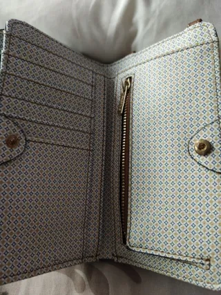 Cartera Parfois con estampado de casas de Oporto.