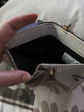 Cartera Parfois con estampado de casas de Oporto.