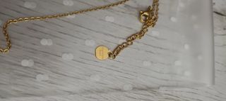 Cadena dorada de acero  con colgante de circonitas