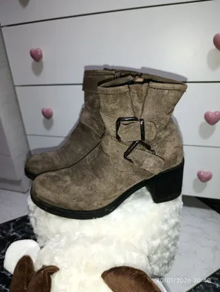 Botines tacón marrón hebillas