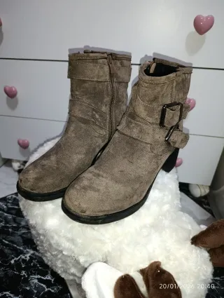 Botines tacón marrón hebillas