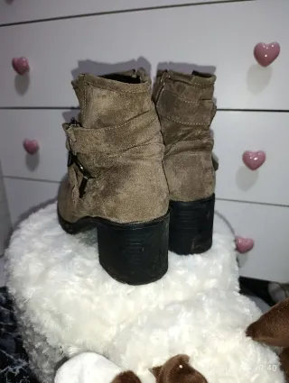 Botines tacón marrón hebillas