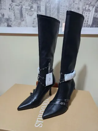 Botas altas Stradivarius negras con cadenas