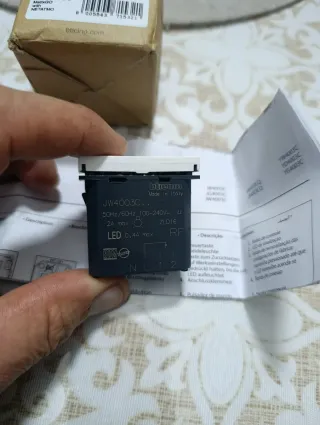 Bticino JW4003C Pulsante LED 100-240V