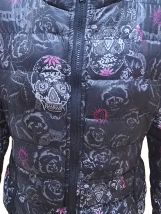 Chaqueta acolchada con calaveras mexicanas