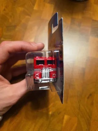 Hot Wheels Optimus Prime Camión