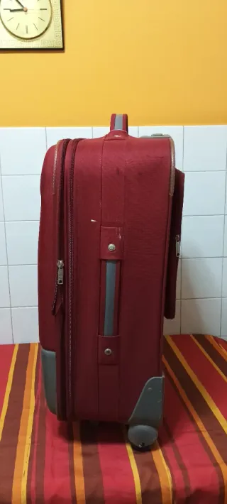 Maleta roja semirrígida