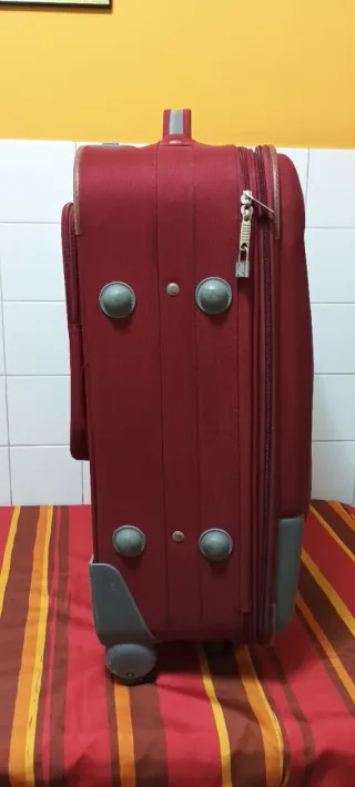 Maleta roja semirrígida