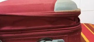 Maleta roja semirrígida