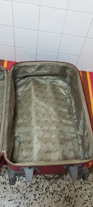 Maleta roja semirrígida