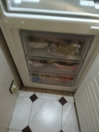 Nevera Bosch blanca, no hace hielo