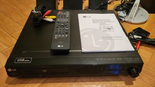 Home Cinema LG Inalámbrico 5.1 + Pedestales