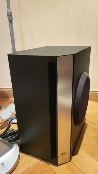 Home Cinema LG Inalámbrico 5.1 + Pedestales