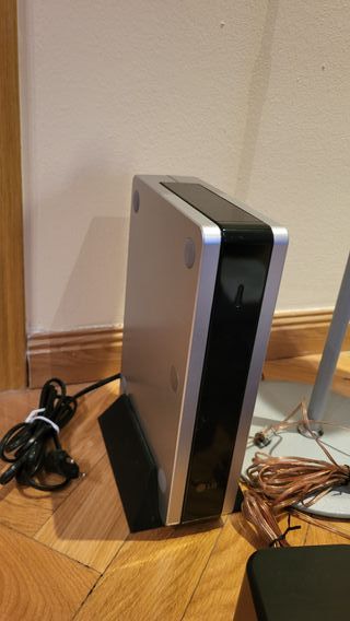 Home Cinema LG Inalámbrico 5.1 + Pedestales
