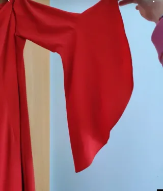 Vestido rojo hombros descubiertos