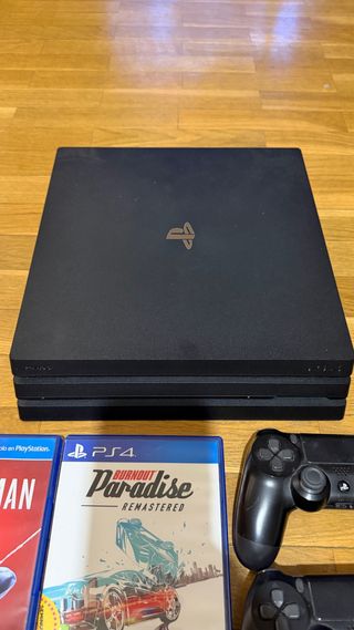 PS4 Pro + Juegos y Mandos