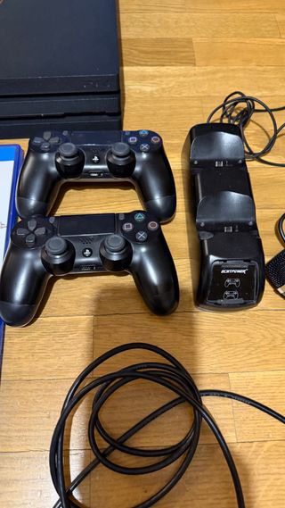 PS4 Pro + Juegos y Mandos