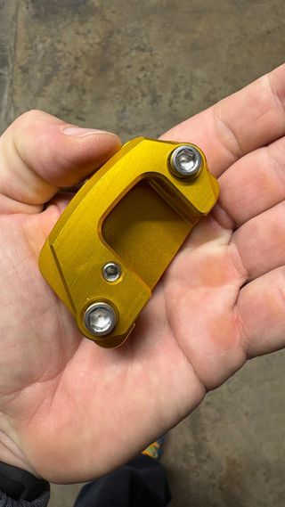 Accesorios Honda ADV 350 Dorados