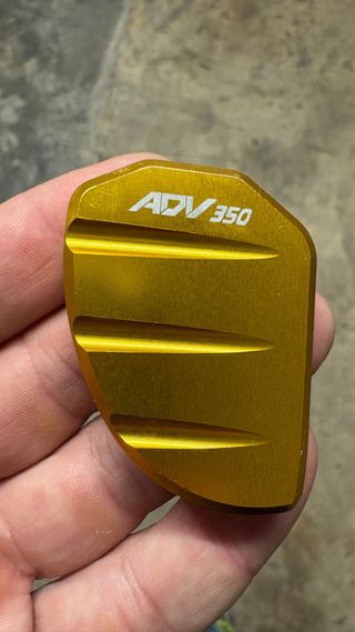 Accesorios Honda ADV 350 Dorados