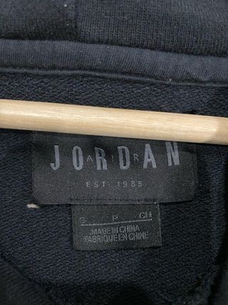 Sudadera Negra con Estampado