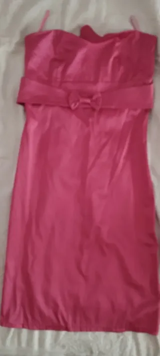 Vestido rosa strapless con lazo