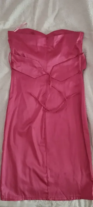 Vestido rosa strapless con lazo