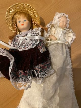 4 Muñecas porcelana. 15 cm. Colección.