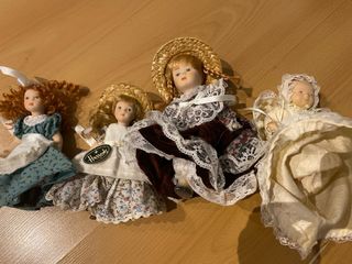 4 Muñecas porcelana. 15 cm. Colección.